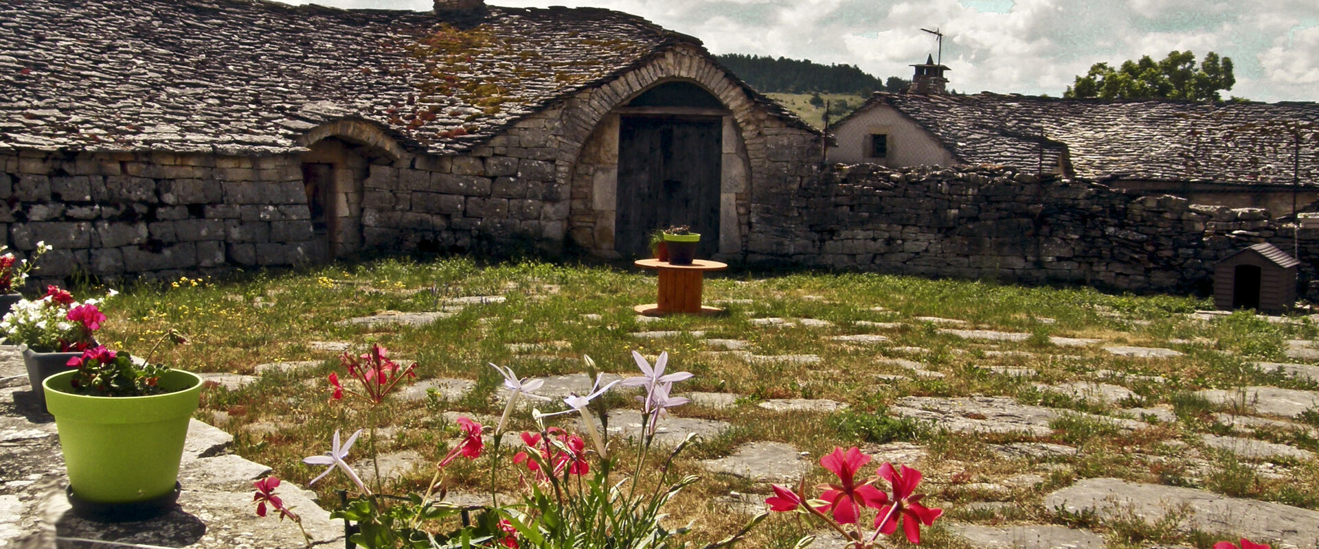 Commune des Gorges du Tarn Causses - Le hameau de Champerboux